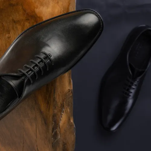 Black Oxford dress shoes representing classic types of men's shoes.